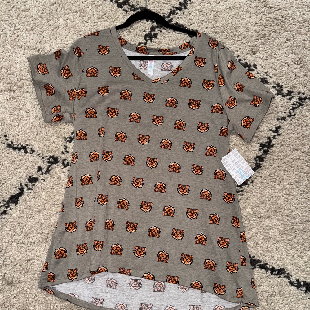 Size XL LulaRoe NWT Tiger Shirt